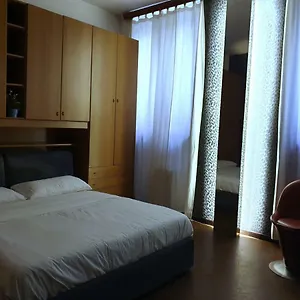 5Min Walk From Duomo! Apartment 100M2 Milano
